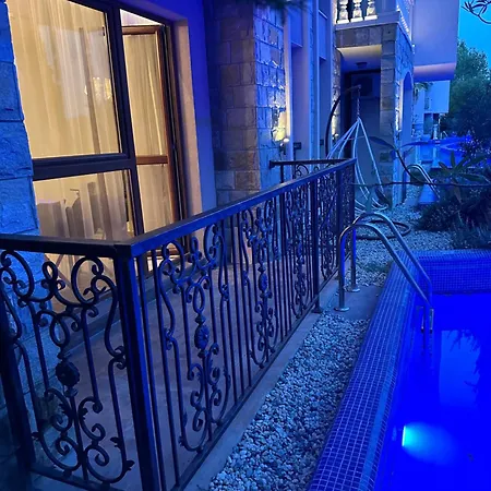 Cascadas Family 公寓 *